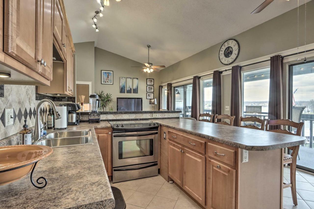 Osage Beach Condo With Lake Of The Ozarks Views エクステリア 写真
